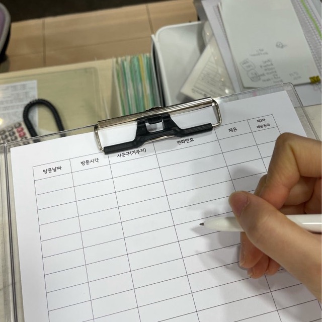 건대치과에서 잇몸 출혈이 반복될 때 확인하는 원인과 시기